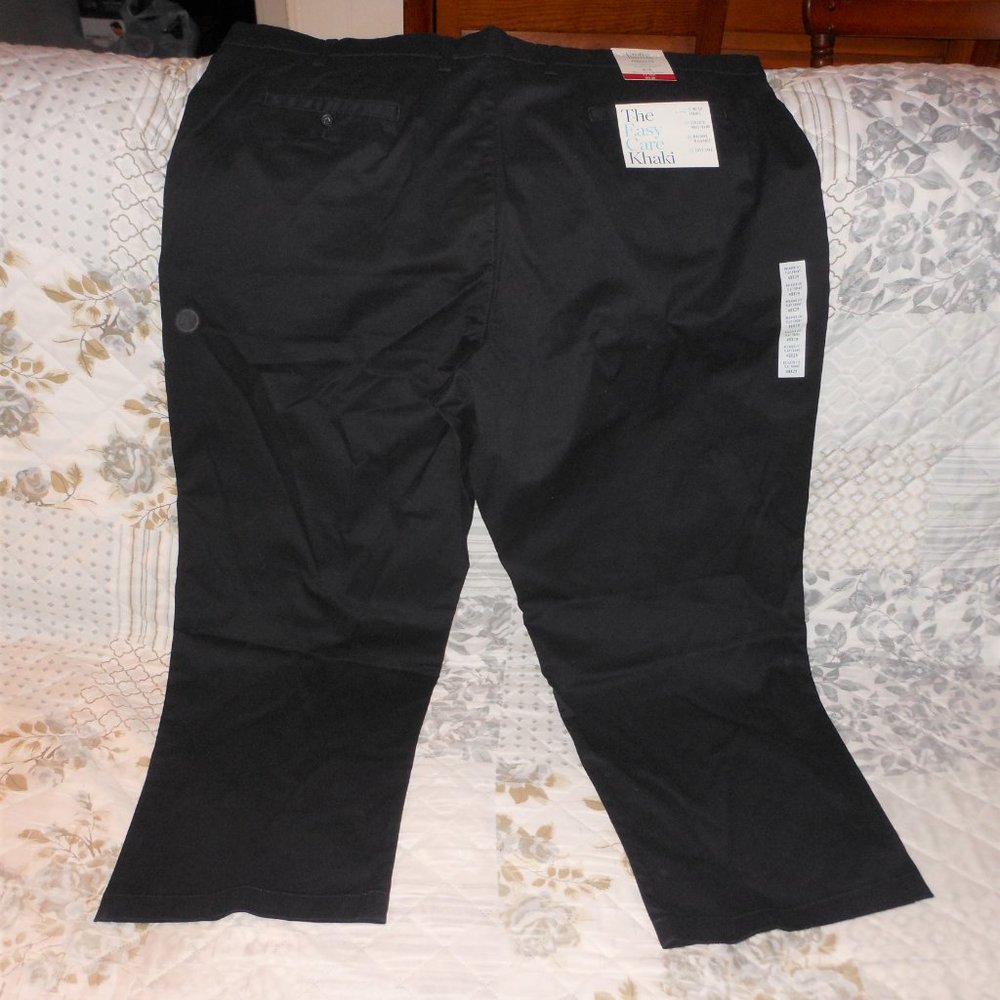 NWT Croft & Barrow Relaxed Fit Flat Front Men`s Easy Care Black Khaki`s 47x29